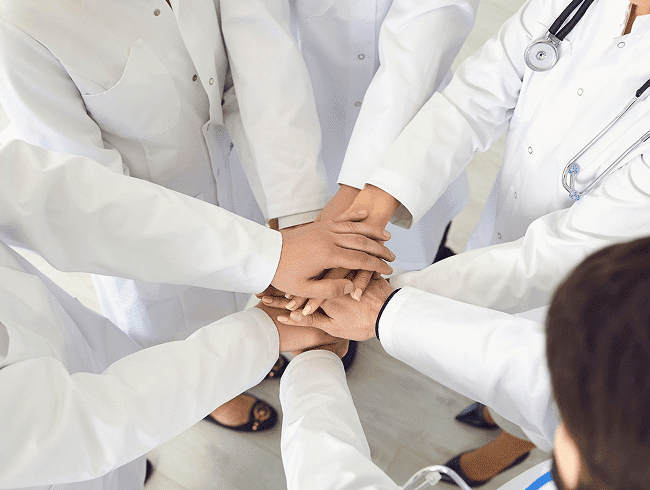 1764612292_clinic-894801_1280-1